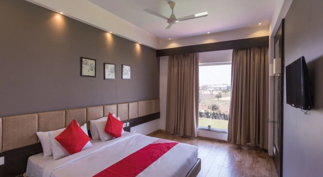 Hotel HR Greens By OYO Rooms