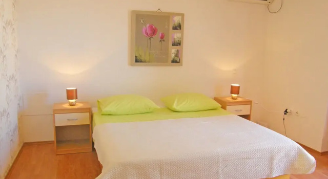 Apartments Rina, Забронировать Апартаменты/квартира Отели Примоштен с парковкой, рядом с Частный Пляж «Виллы Мирьяна», Парковка