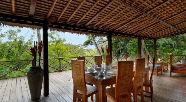 Thatched wooden villa with amazing views near Ubud