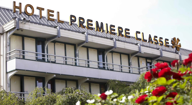 Кровать в общем номере Classic Hôtel - Fontenay-Trésigny