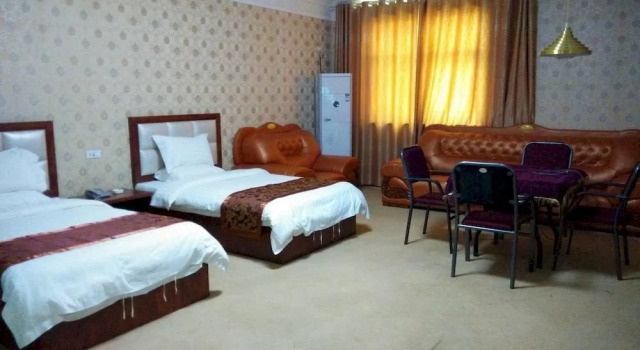 Yanshi 7 Star Express Hotel, Rezervați Hotel Hoteluri în Yanshi cu parcare, Parcare