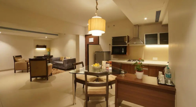 Семейный люкс с балконом Cocoon Hotel