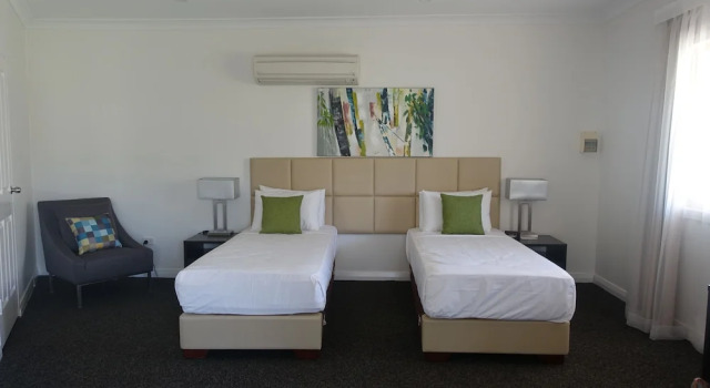 Номер Standard с видом на бассейн The Kimberley Grande Resort