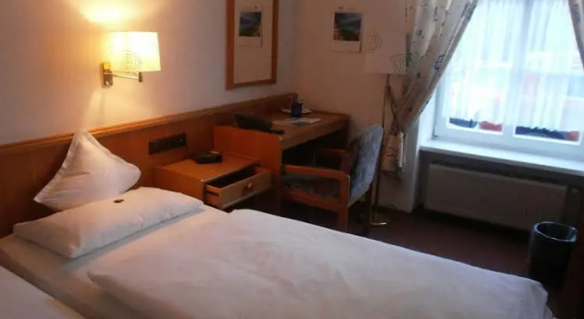 Hotel garni Zum Dom, Book Hotel Kleinblittersdorf 