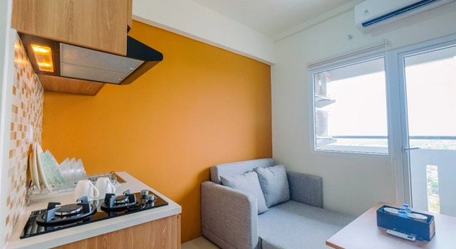 Functional and Artistic 2BR Green Pramuka Apartment, Prenota Appartamento Cempaka Putih 