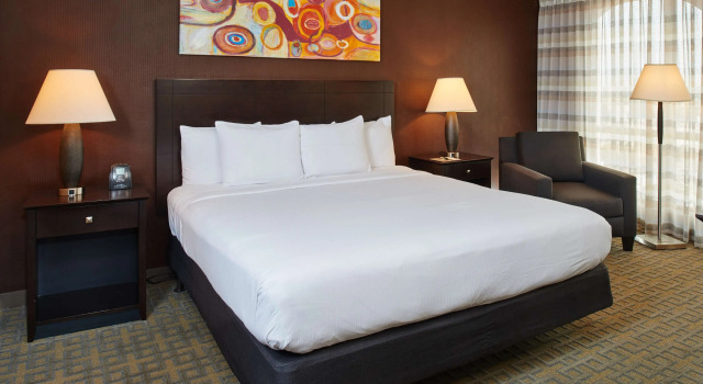 DoubleTree by Hilton Dallas Market Center, Забронировать Отель Отели Далласа 4 звезды, рядом с Центр международной торговли в Далласе, 4*
