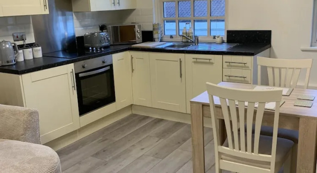 2-bed Duplex Sleeps 3 With Fireplace, Varaa Huoneisto Asunnot kohteessa Merseyside, Huoneisto