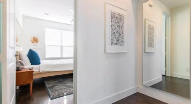 2-Bedroom Downtown Dallas Townhome, Забронировать Апартаменты/квартира Отели Далласа с парковкой, рядом с Magnolia Theater, Парковка