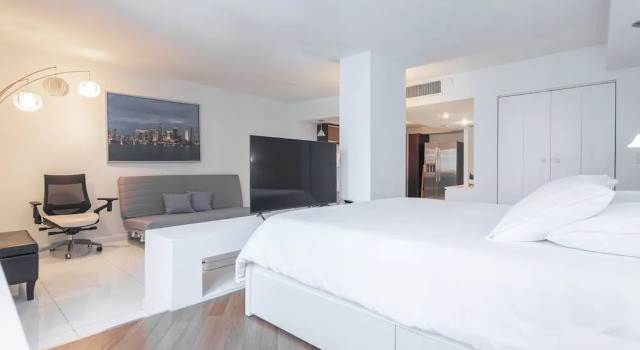 Студия с балконом и с видом на океан One of a Kind - Ocean View Luxury Condo