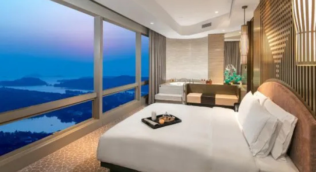 Люкс Deluxe с видом на озеро Grand King Town Hotel Wuxi