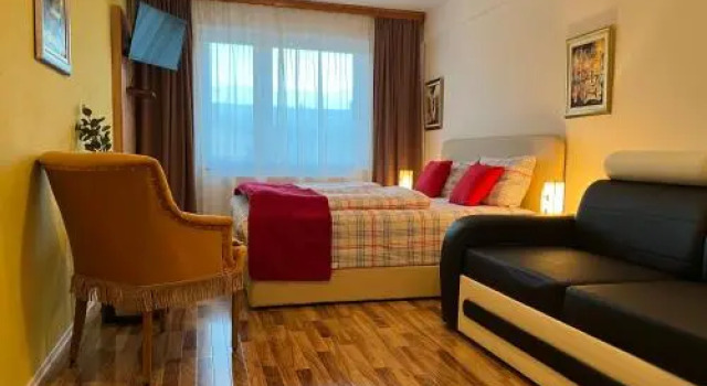 Hotel Central, Забронировать Отель Отели Власич 4 звезды, 4*
