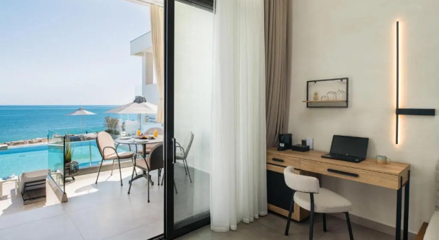 Двухместный люкс с видом на море Akrotiri Olympus Luxury Suites