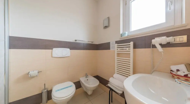 Четырёхместный номер Standard с частичным видом на море Hotel La Ninfea