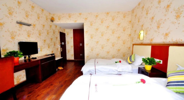 Jiuzhairen Business Hotel, Book Hotel Hotels in Ngawa with Parking, Parking