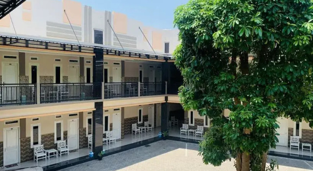 Asmi Hotel