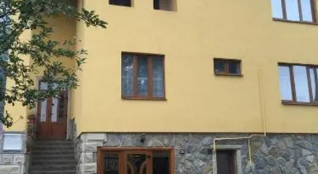 Pryvatna sadyba Svitanok, Prenota Hotel Hotel a Ivano-Frankovsk con parcheggio, Parcheggio