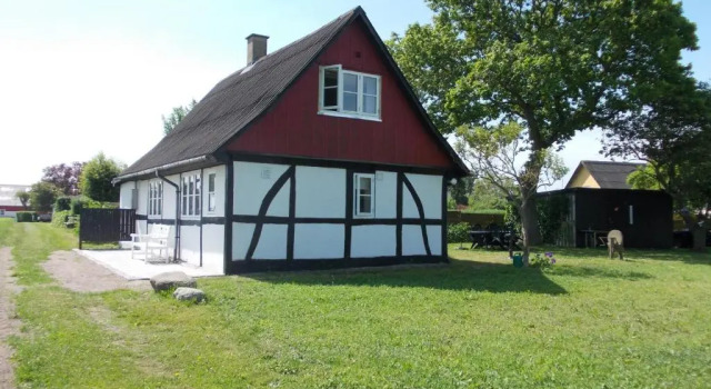 Коттедж с 2 комнатами Paradiset Holiday House