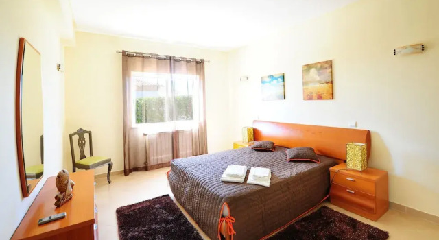 Villas2Go2 Águia, Book Villa Villaer i Guia, Villa