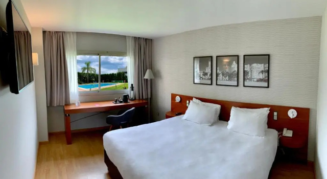 Двухместный номер с видом на бассейн Ramada by Wyndham Valencia Almussafes