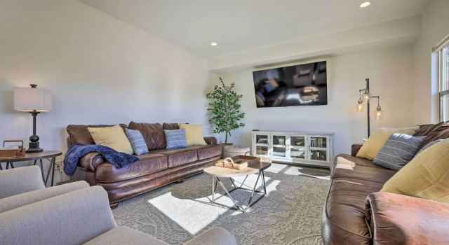 Коттедж с 4 комнатами Hike, Golf, Unwind Poolside! Washington Home