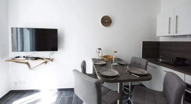Le Hirvi - cocon zen et épuré à 10min Vieux Lyon, Prenota Appartamento Lione Rodano