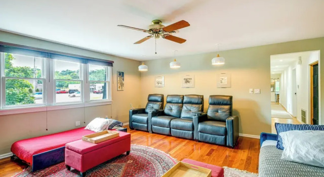 Modern Clarence Home on Main Street!, Reservar Hotel Clarence Center Buffalo