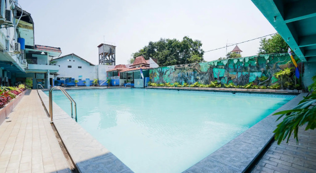 Двухместный номер Standard RedDoorz at Hotel Tampiarto Probolinggo Jawa Timur