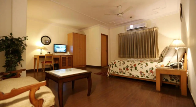 Hotel The Class , Delhi Airport