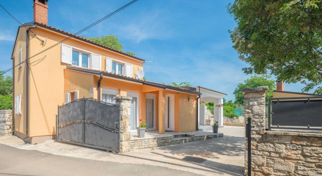 Stunning Home in Rovinjsko Selo With Wifi and 2 Bedrooms