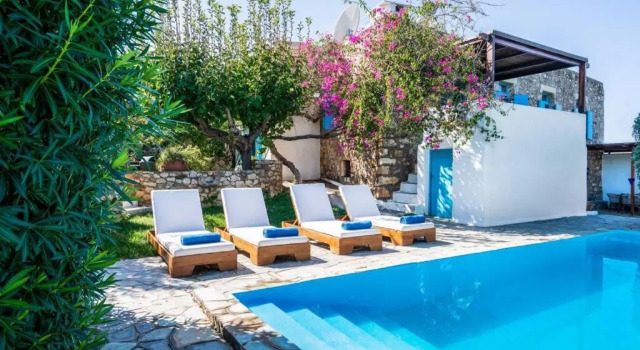Вилла A 3bedroom country house, with pool close to beach