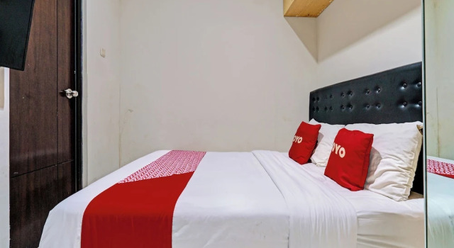 OYO 92768 Flagship Exclusive Colombus Near Stasiun Karawang, Book Hotel Karawang West Java
