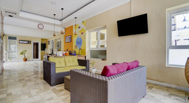 OYO 90140 Nginep Yuuk Guest House, Book Guesthouse North Cirebon West Java