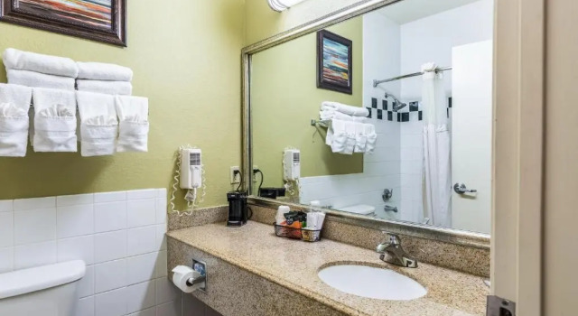 Четырёхместный люкс Studio 6 Suites Houston, TX - Spring