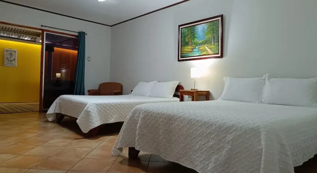 Четырёхместный номер Standard Banana Bay Marina