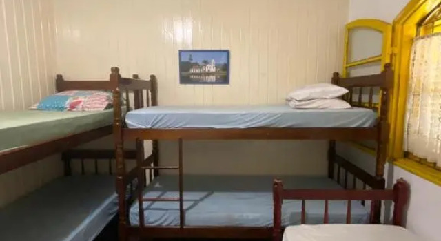 Кровать в общем номере (мужской номер) Brumar Inn
