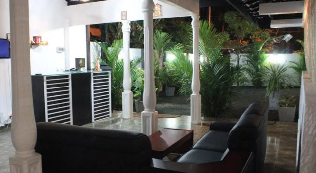 Tharusha Holiday Inn