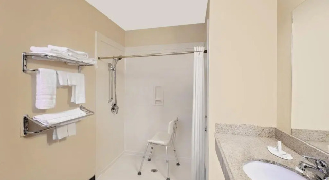 Номер Standard Super 8 by Wyndham Siloam Springs