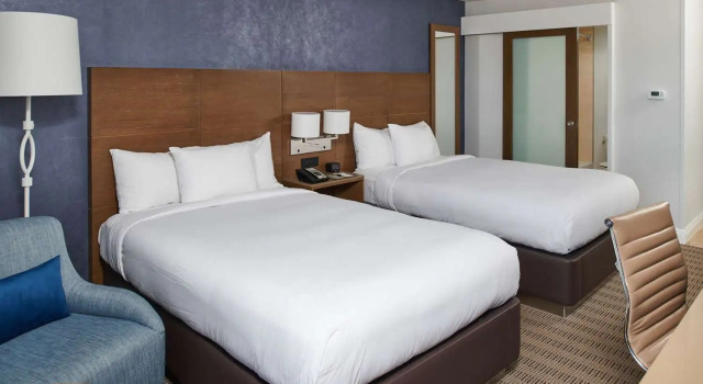 Четырёхместный номер Standard DoubleTree by Hilton Torrance - South Bay