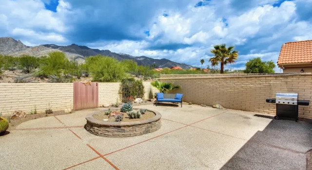 Апартаменты Tucson Townhome w/ Mountain View, Pool Access!