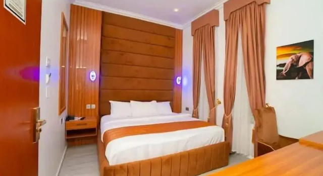 The Harmony Oasis Hotel and Suites, Prenota Hotel Hotel a Obio-Akp con parcheggio, Parcheggio