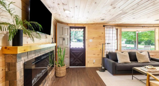 Carter Creek by Avantstay Secluded Yard w/ Creek + Suite