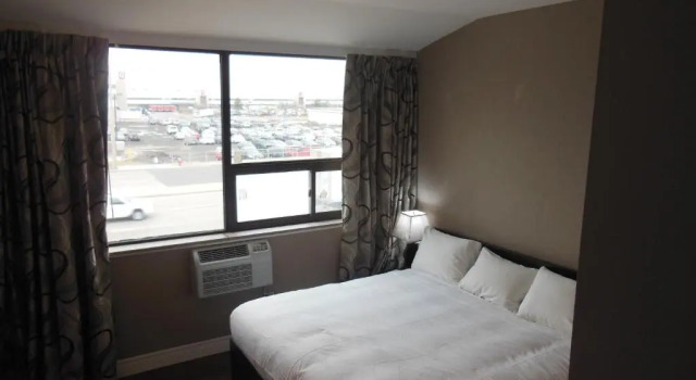 Номер Standard NU Hotel Toronto Airport