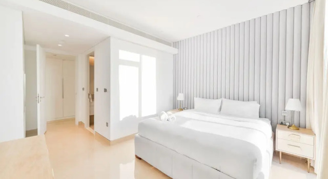 Posh Oceanfront 2BR in Bluewaters Island, Забронировать Апартаменты/квартира Отели Эмирата Дубая с парковкой, рядом с Jumeirah Beach Residence Tram Station 2, Парковка