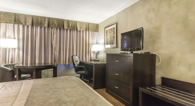 Люкс Quality Hotel & Conference Centre