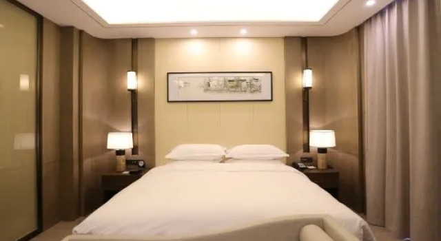 Люкс Deluxe Huzhou Maison New Century Resort Hotel