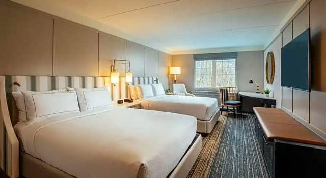 Четырёхместный номер Standard с балконом и с видом на город Somerset Hills Hotel, Tapestry Collection by Hilton