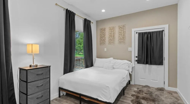 Large 6BR Lakefront Home With Private Pool & Views, Prenota Casa vacanze Lakeway Greater Austin