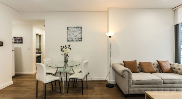 New Bright Apartment In Waterloo