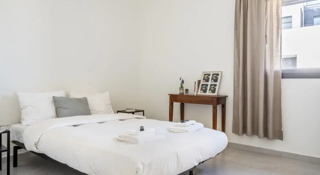 New Boutique Apt With Balcony And City View