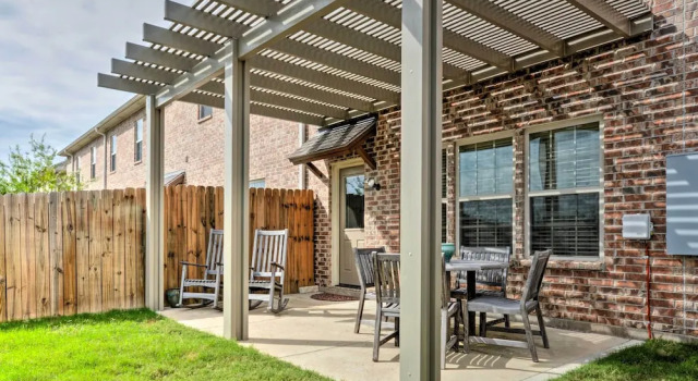 Апартаменты College Station Townhouse w/ Private Patio